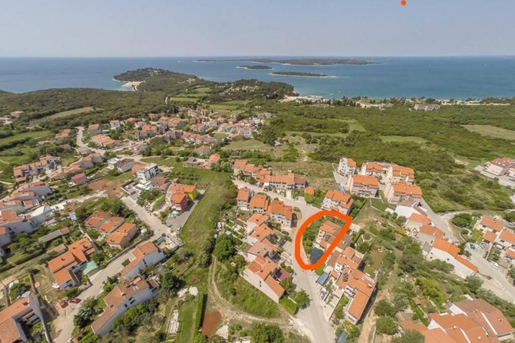 Apartman 100M2, Full Opremljen, Privatni Parking. Pula Exterior photo